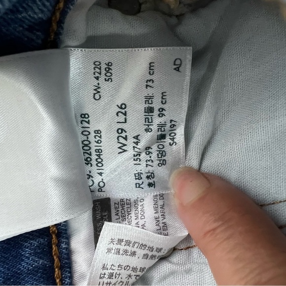 NWT Levi’s 501 Button fly Jean Cropped High Rise Distressed Size 29 - Picture 9 of 10